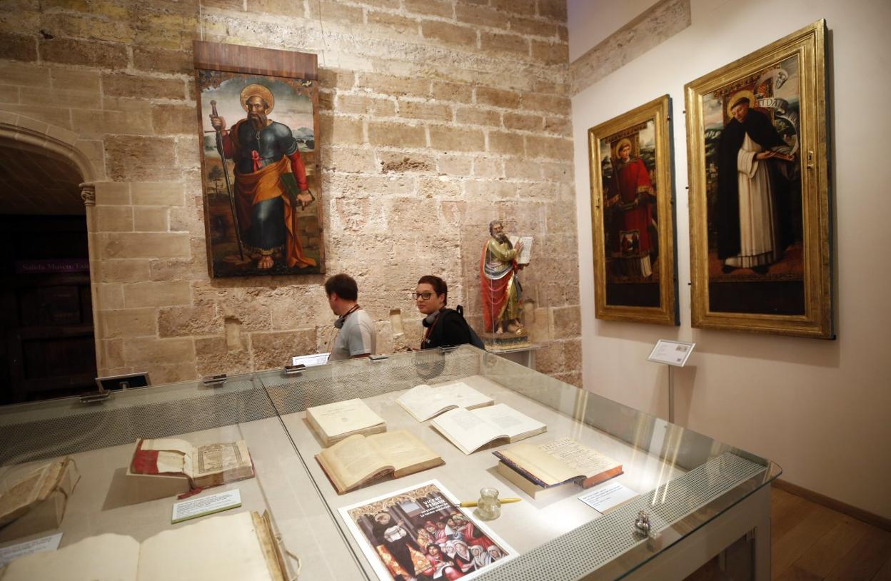 Algunos de los manuscritos que se muestran en la exposición. 
