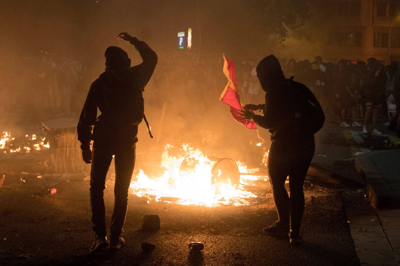 Quinta jornada de barricadas y cargas policiales en Catalunya