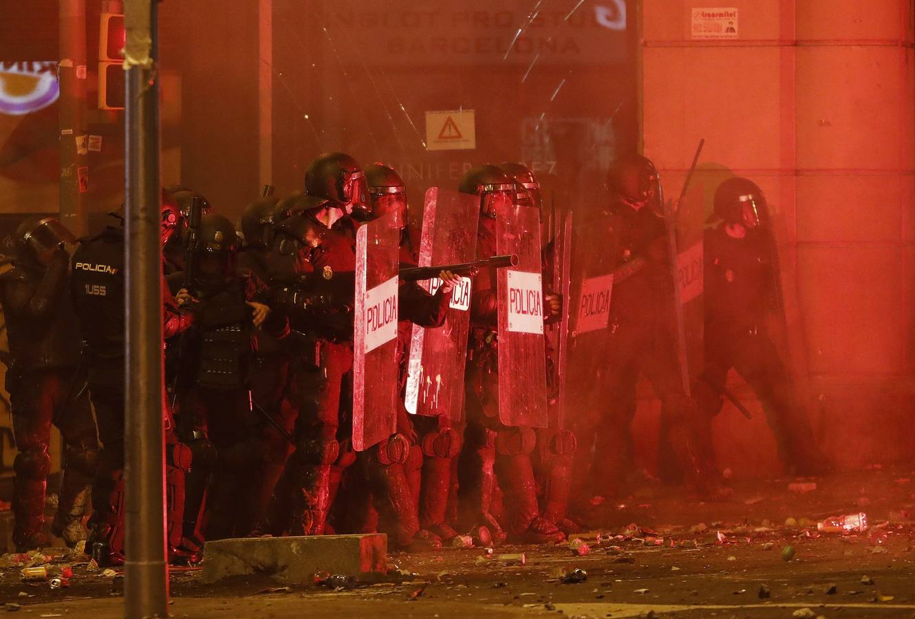 Quinta jornada de barricadas y cargas policiales en Catalunya