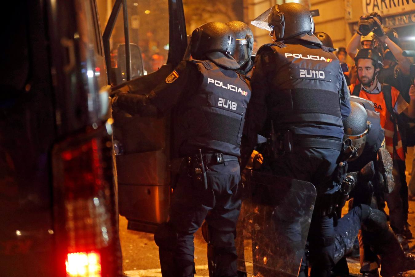 Quinta jornada de barricadas y cargas policiales en Catalunya