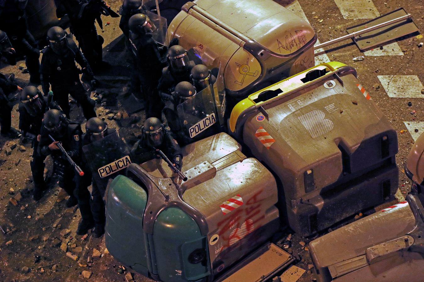 Quinta jornada de barricadas y cargas policiales en Catalunya