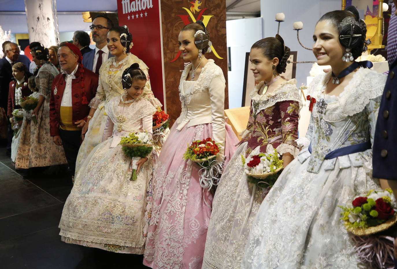 Fotos: Las falleras mayores de Valencia se estrenan con Especial