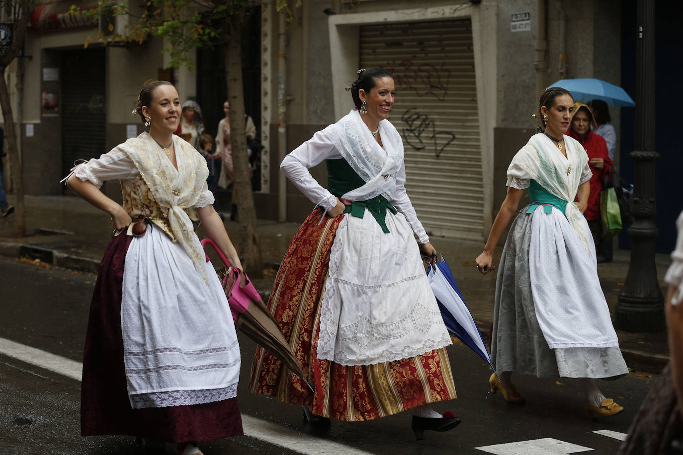 La Falla Joaquín Costa-Burriana recibe la visita de la fallera mayor de Valencia 2020, Consuelo Llobell, y su corte de honor para el tercer encuentro de música valenciana en el que participaron grupos de varios puntos de la Comunitat.