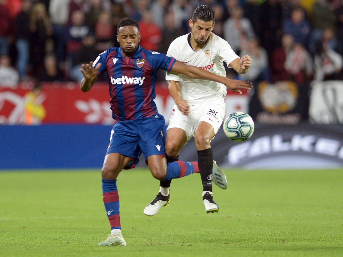 Fotos: Todas las fotos del Sevilla - Levante en el Pizjuán