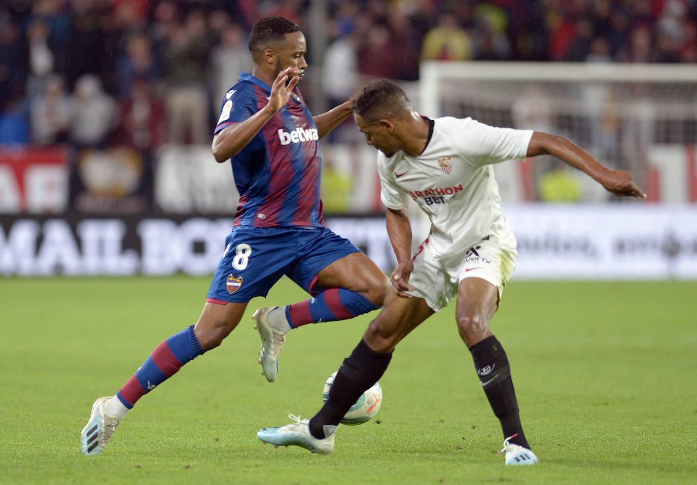 Fotos: Todas las fotos del Sevilla - Levante en el Pizjuán