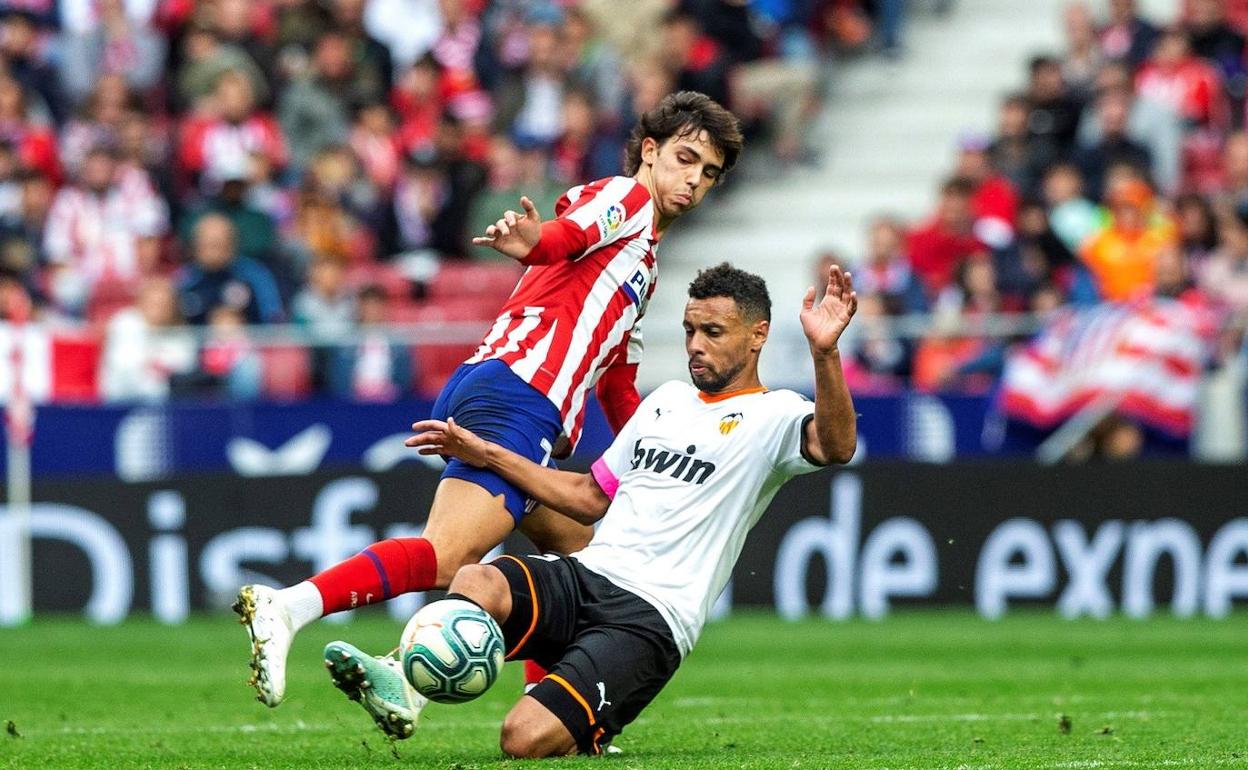 Joao Félix y Coquelin, en el partido disputado en el Wanda