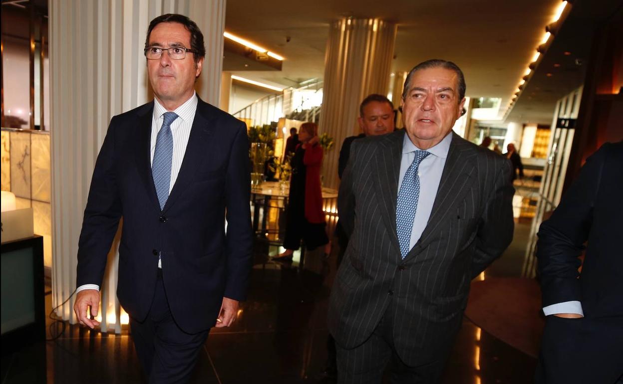 El presidente de CEOE, Antonio Garamendi, y el de AVE, Vicente Boluda.