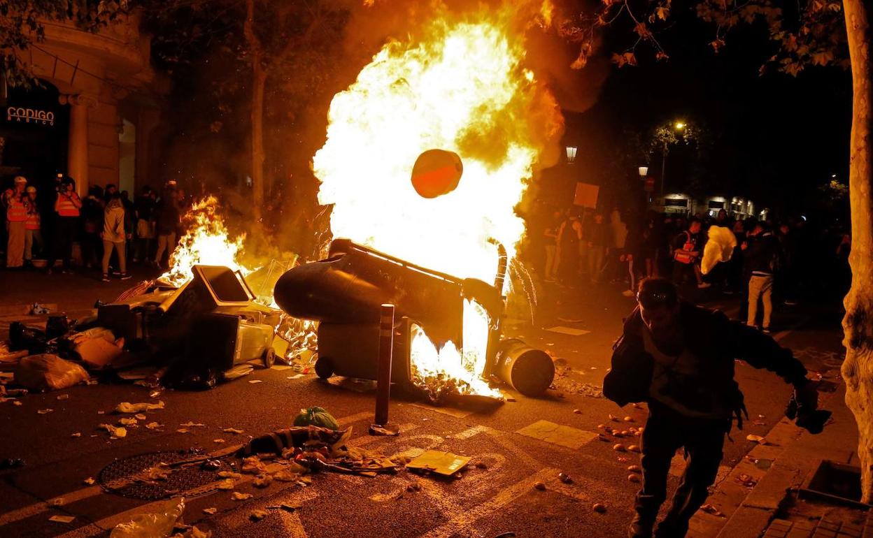 Barricadas en Barcelona tras conocerse la sentencia del 'procés'.