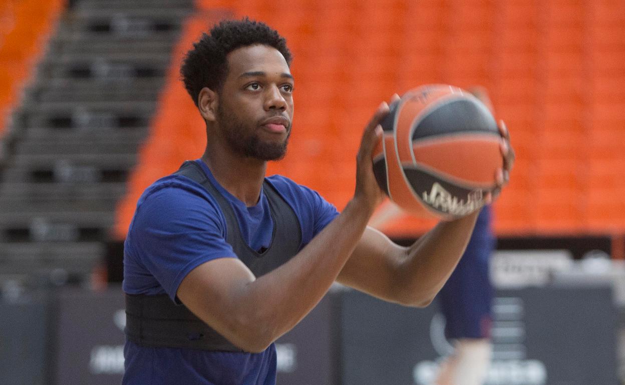 Jordan Loyd, durante un entrenamiento del Valencia Basket 