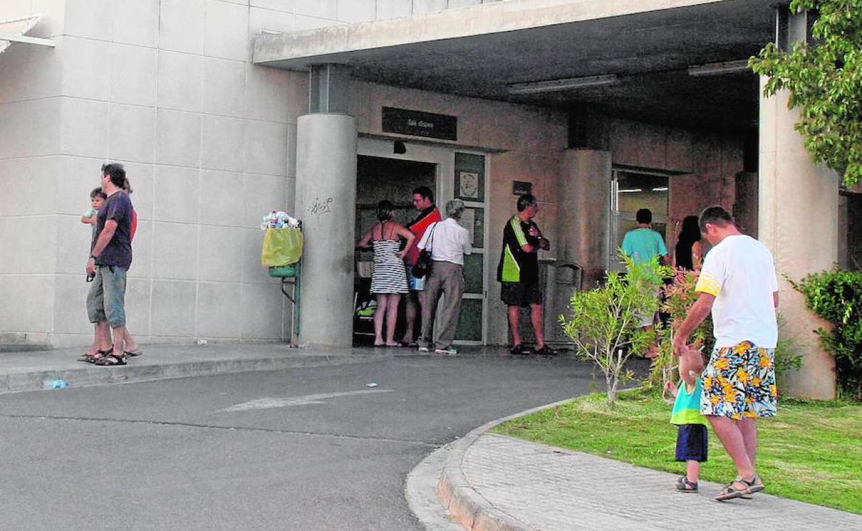 Acceso al servicio de urgencias del Hospital Comarcal de Vinaròs.