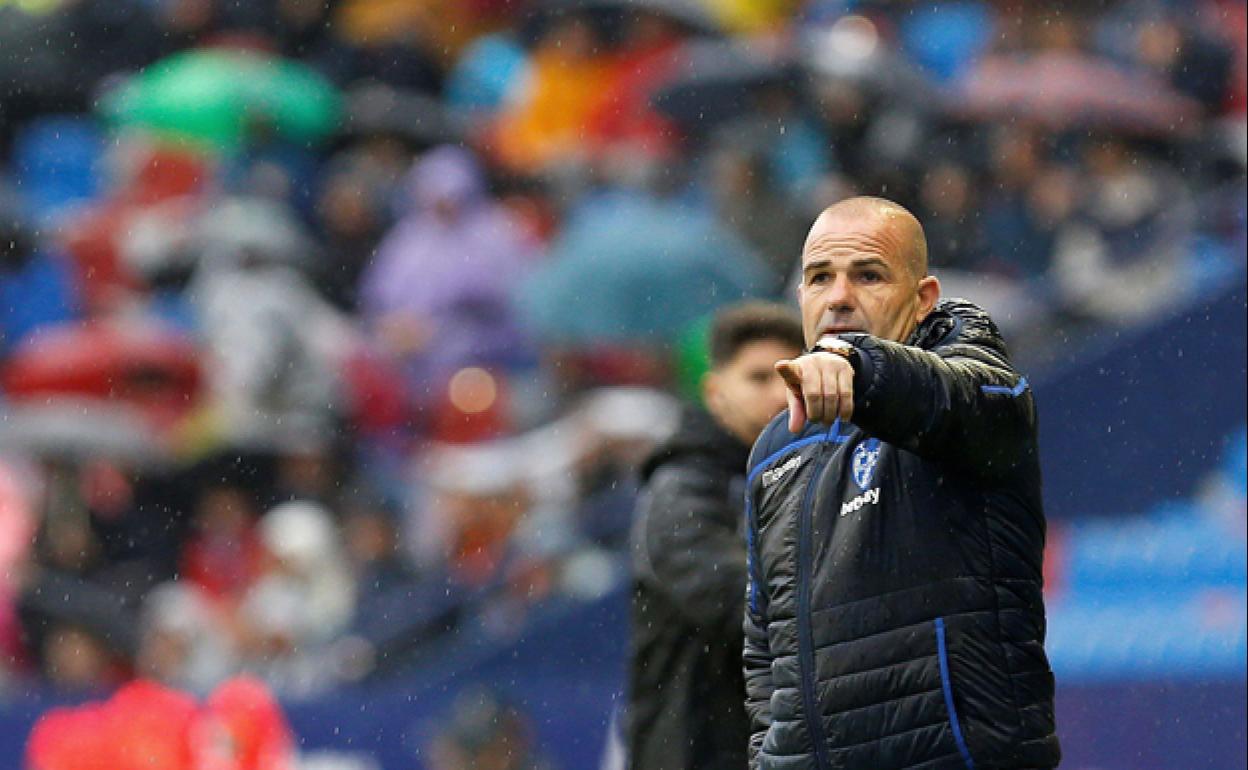 Paco López, durante un partido del Levante UD.