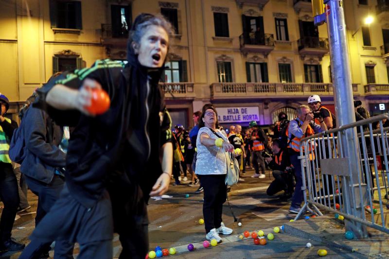 Fotos: La violencia vuelve a las calles de Barcelona