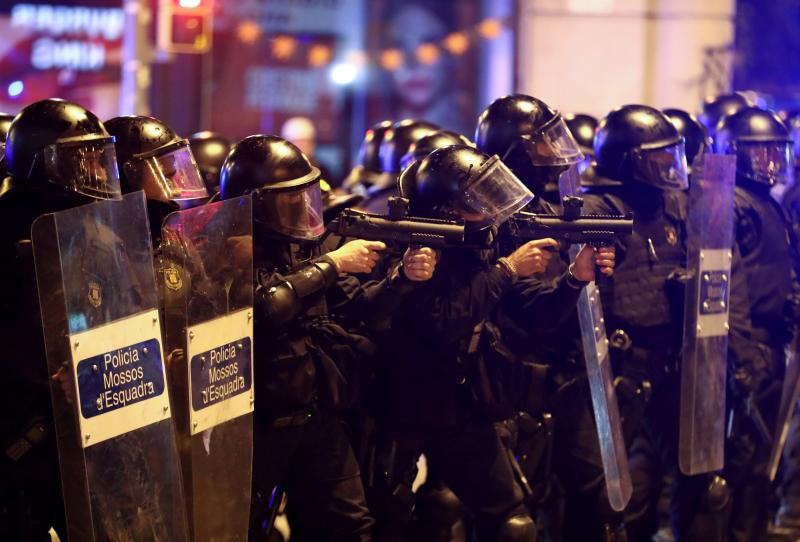 Fotos: La violencia vuelve a las calles de Barcelona