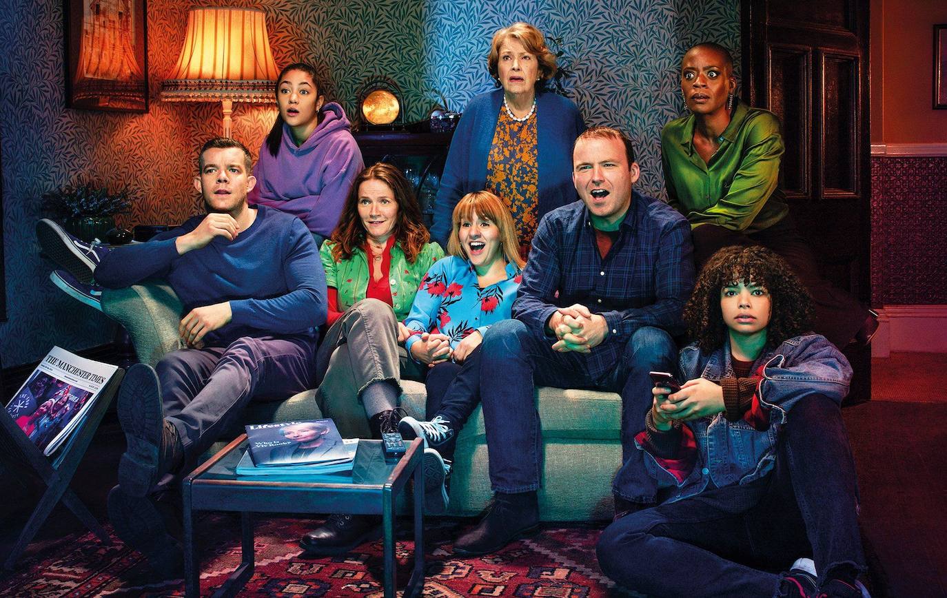 YEARS AND YEARS: Producción de BBC y HBO que narra la vida de una familia a lo largo de 15 años. Su nota es un 8,4.