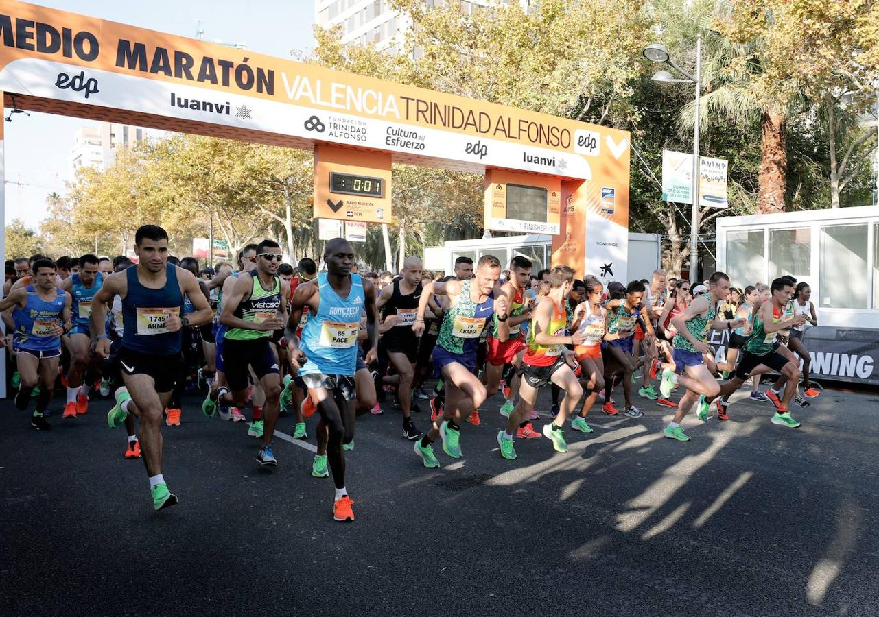 Fotos: Las mejores imágenes del Medio Maratón de Valencia 2019