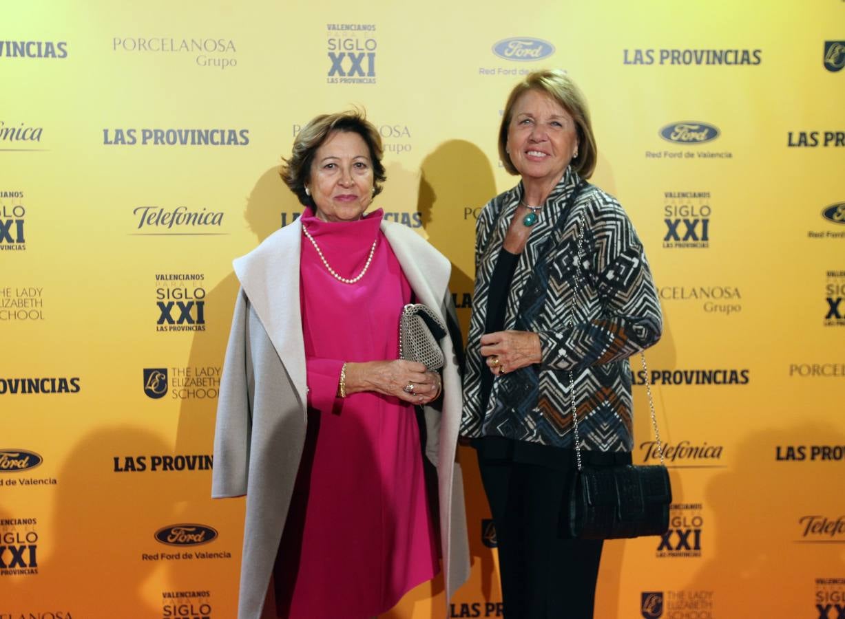 La vicepresidenta del Consell Valencià de Cultura, Petra María Pérez, acompañada de María José Barber.