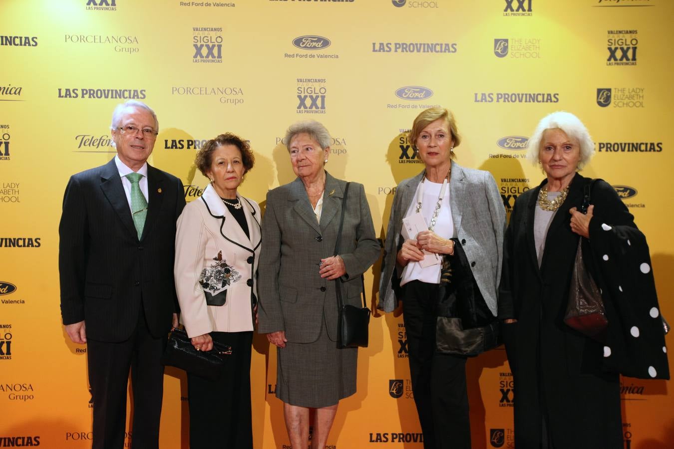 Los académicos de la Real Academia de Cultura Valenciana (RACV) José Vicente Gómez Bayarri y Amparo Cabanescon Mª Carmen Aura, Mª Ángeles Verdú y Marina Verdú.