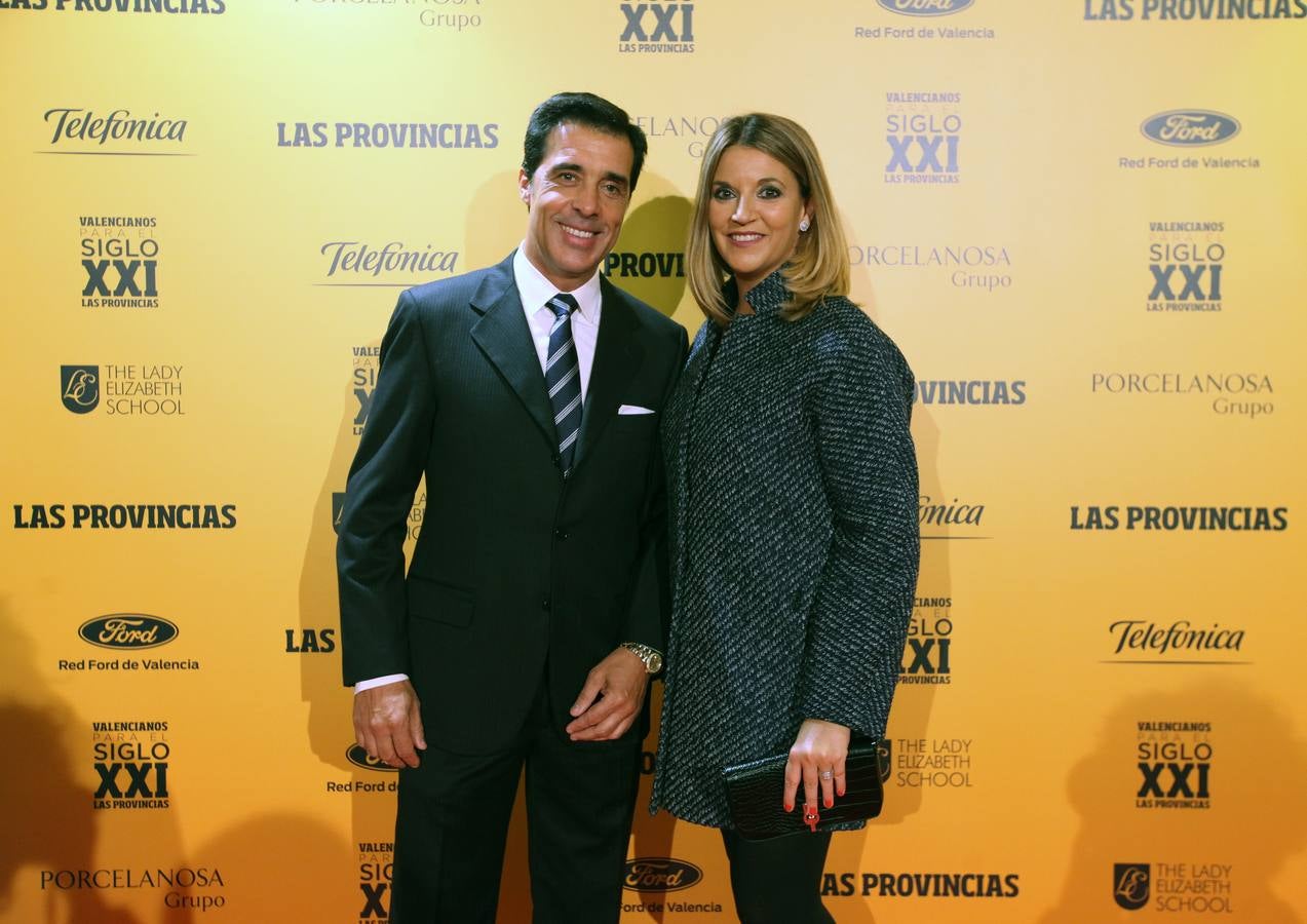 El torero Javier Vázquez con su pareja, Mayte Torrent,en la gala de los premios de LAS PROVINCIAS.