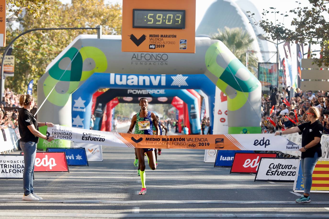 Fotos: Las mejores imágenes del Medio Maratón de Valencia 2019