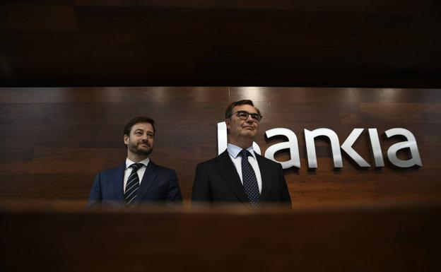 El director financiero de Bankia, Leopoldo Alvear y el consejero delegado de Bankia, José Sevilla, a su llegada a la presentación de los resultados