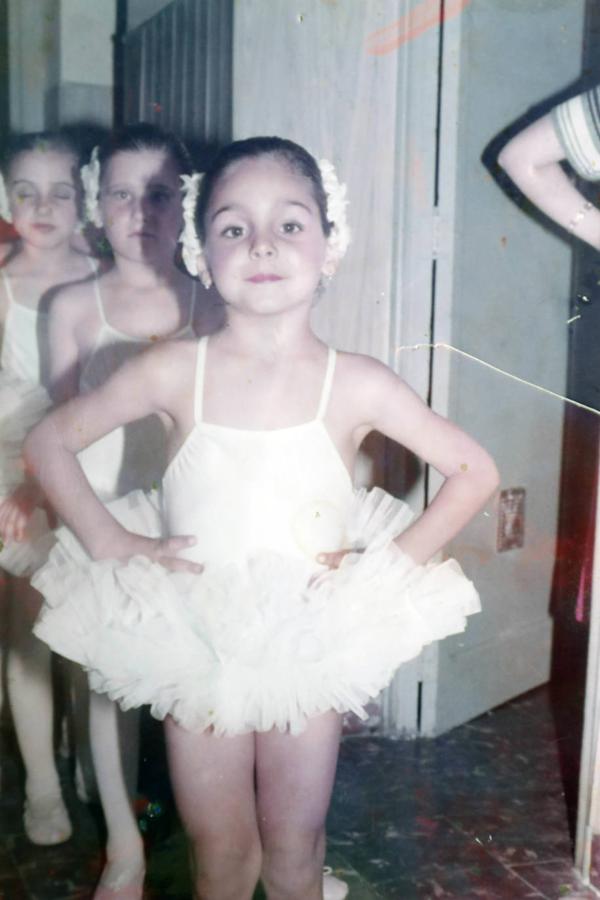 EL ESCENARIO. Justo antes de salir al escenario en una función de ballet. "Me encantaba actuar con público pese a que tenía un punto de timidez".