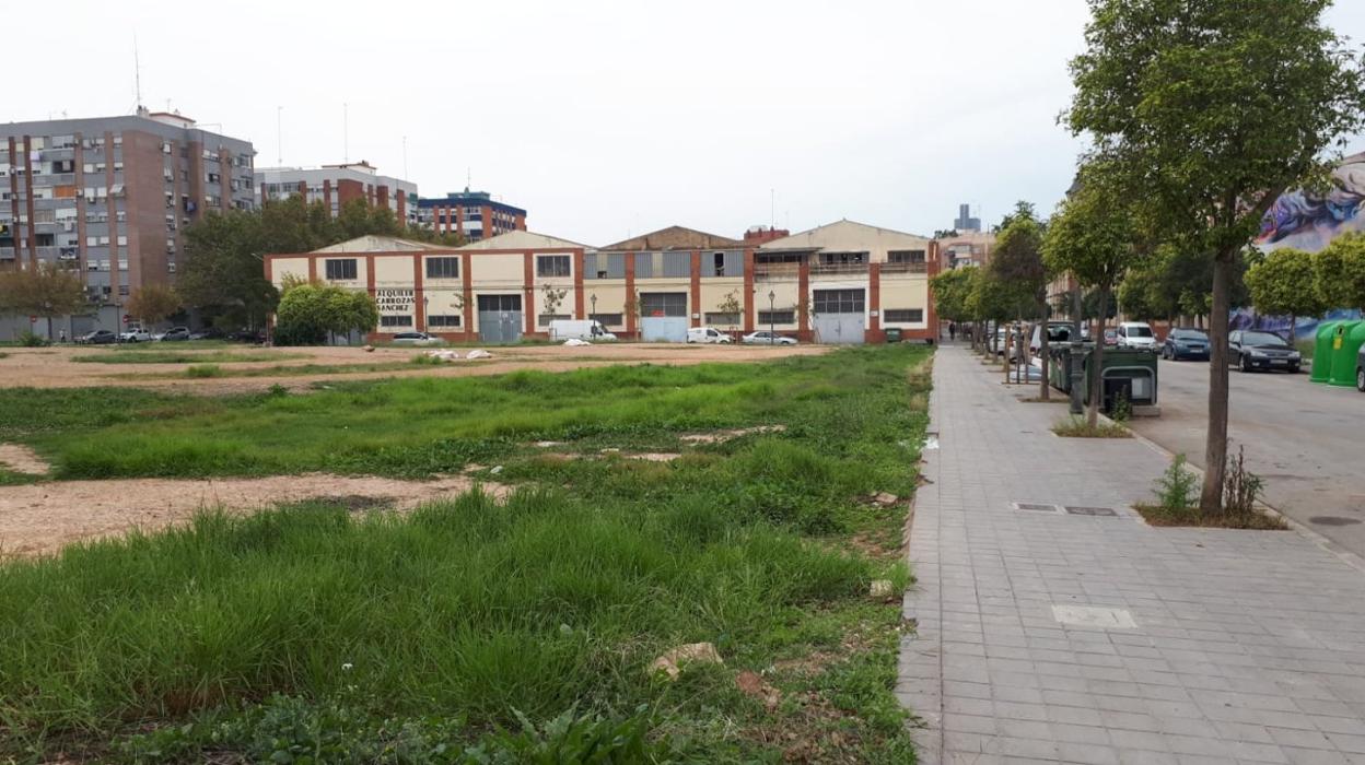  Solar. Terrenos junto  a Ciudad Fallera donde  estudian ubicar el espacio  multicultural. 