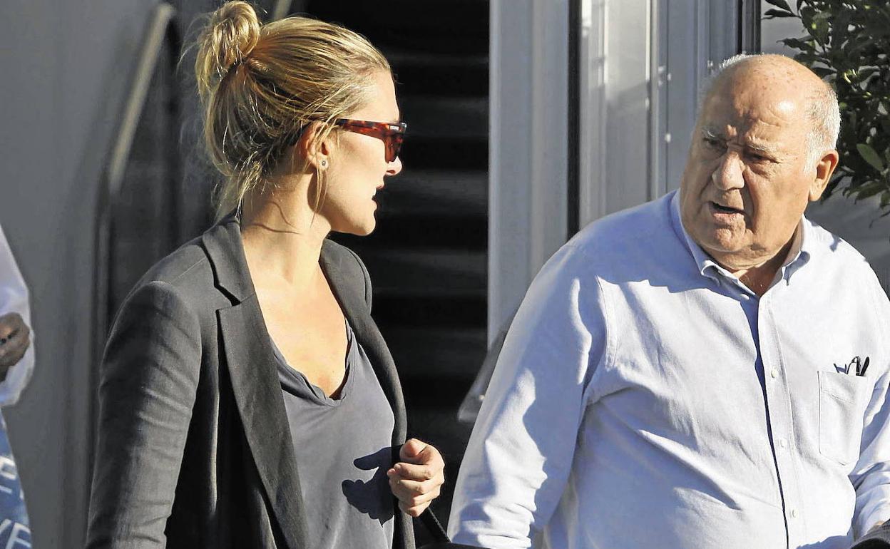 Amancio Ortega, con su hija Marta. 