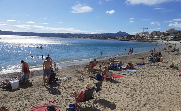 Playa La Grava, en Xàbia, este viernes 1 de noviembre. 