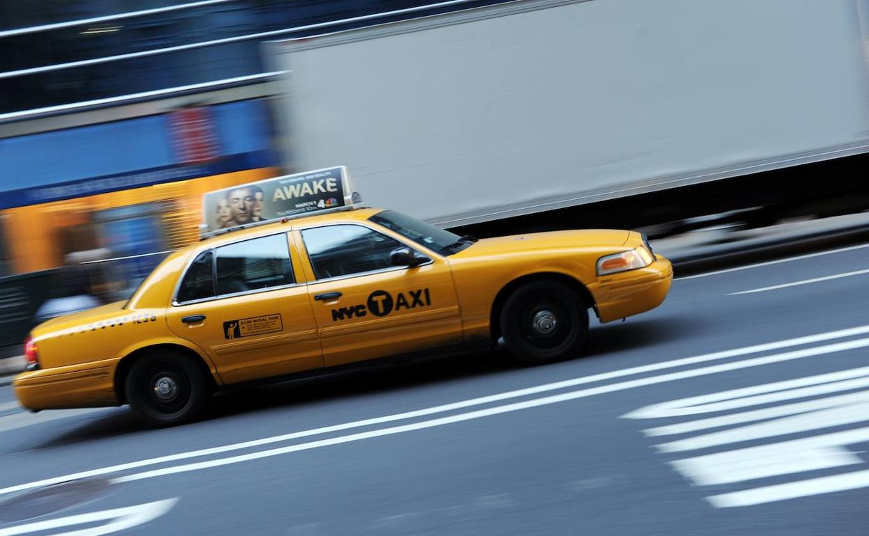 Un típico taxi amarillo de Nueva York. 