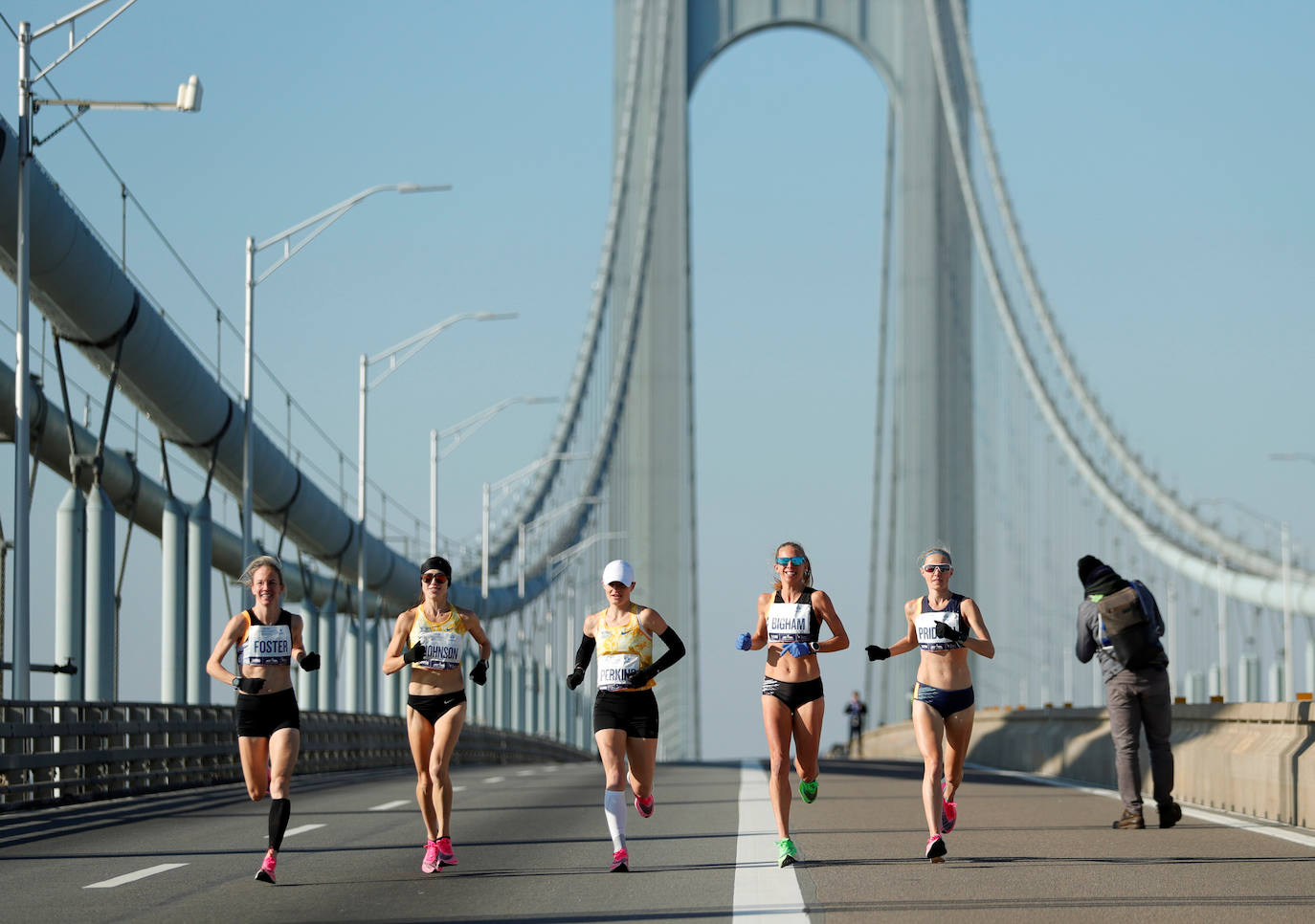 Kenia ha conseguido un doblete este domingo en el maratón de Nueva York con categóricos triunfos de Geoffrey Kamworor en hombres (2h.08.13), así como de Joyciline Jepkosgei (2h.22.38), quien previamente acabó con el reinado de la multiganadora Mary Keitany en la carrera de mujeres. 