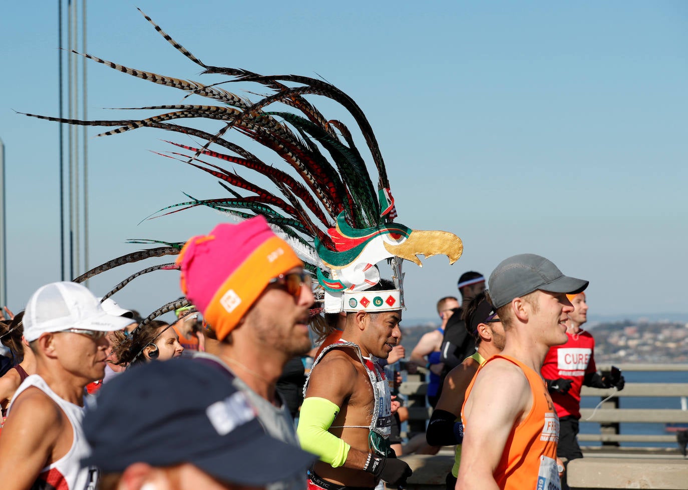 Kenia ha conseguido un doblete este domingo en el maratón de Nueva York con categóricos triunfos de Geoffrey Kamworor en hombres (2h.08.13), así como de Joyciline Jepkosgei (2h.22.38), quien previamente acabó con el reinado de la multiganadora Mary Keitany en la carrera de mujeres. 