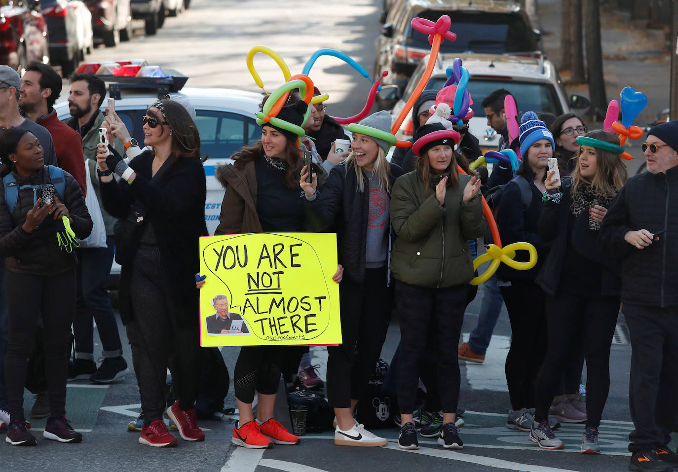 Kenia ha conseguido un doblete este domingo en el maratón de Nueva York con categóricos triunfos de Geoffrey Kamworor en hombres (2h.08.13), así como de Joyciline Jepkosgei (2h.22.38), quien previamente acabó con el reinado de la multiganadora Mary Keitany en la carrera de mujeres. 