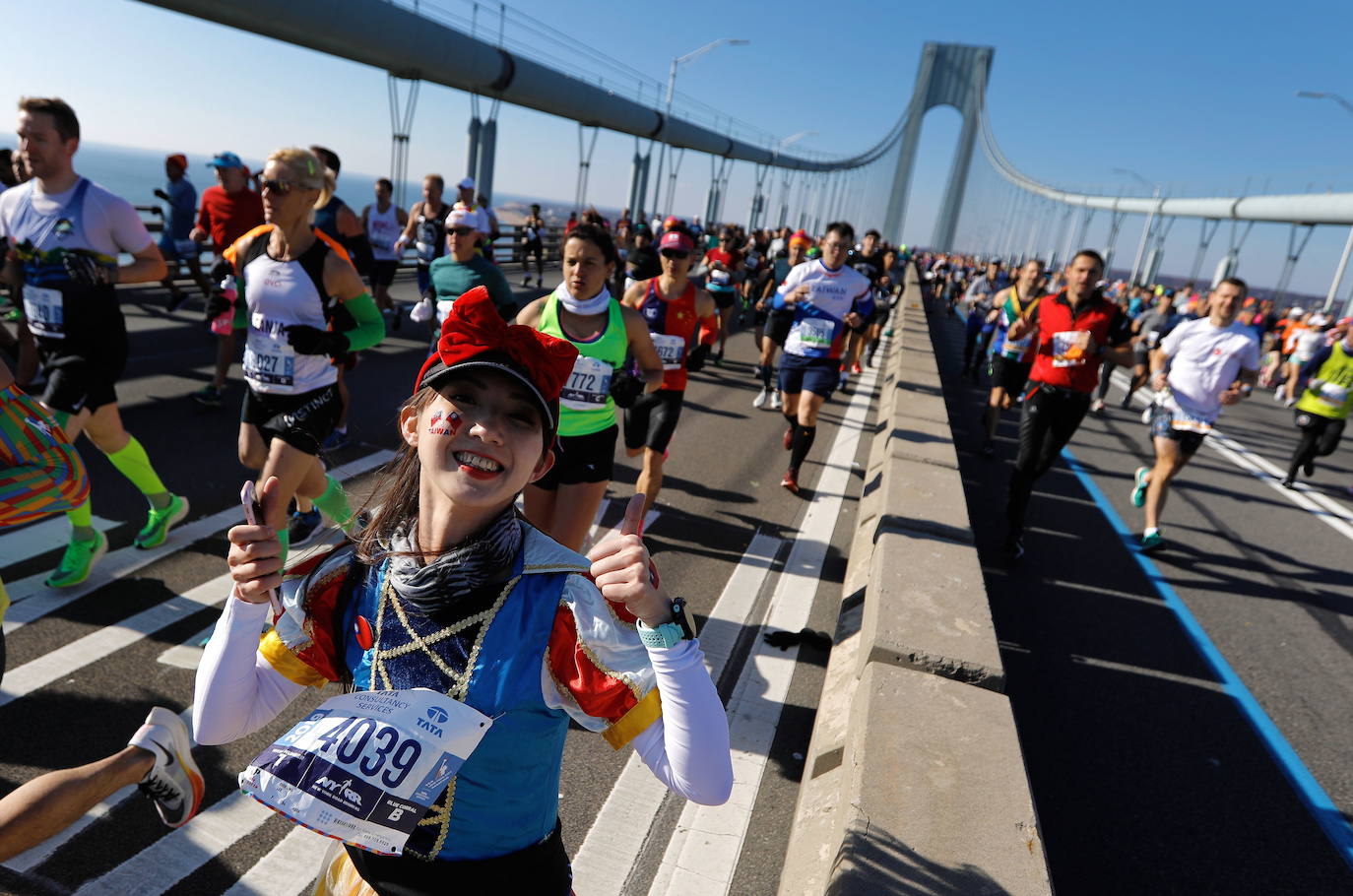 Kenia ha conseguido un doblete este domingo en el maratón de Nueva York con categóricos triunfos de Geoffrey Kamworor en hombres (2h.08.13), así como de Joyciline Jepkosgei (2h.22.38), quien previamente acabó con el reinado de la multiganadora Mary Keitany en la carrera de mujeres. 