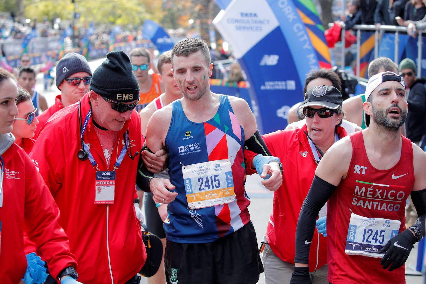 Kenia ha conseguido un doblete este domingo en el maratón de Nueva York con categóricos triunfos de Geoffrey Kamworor en hombres (2h.08.13), así como de Joyciline Jepkosgei (2h.22.38), quien previamente acabó con el reinado de la multiganadora Mary Keitany en la carrera de mujeres. 