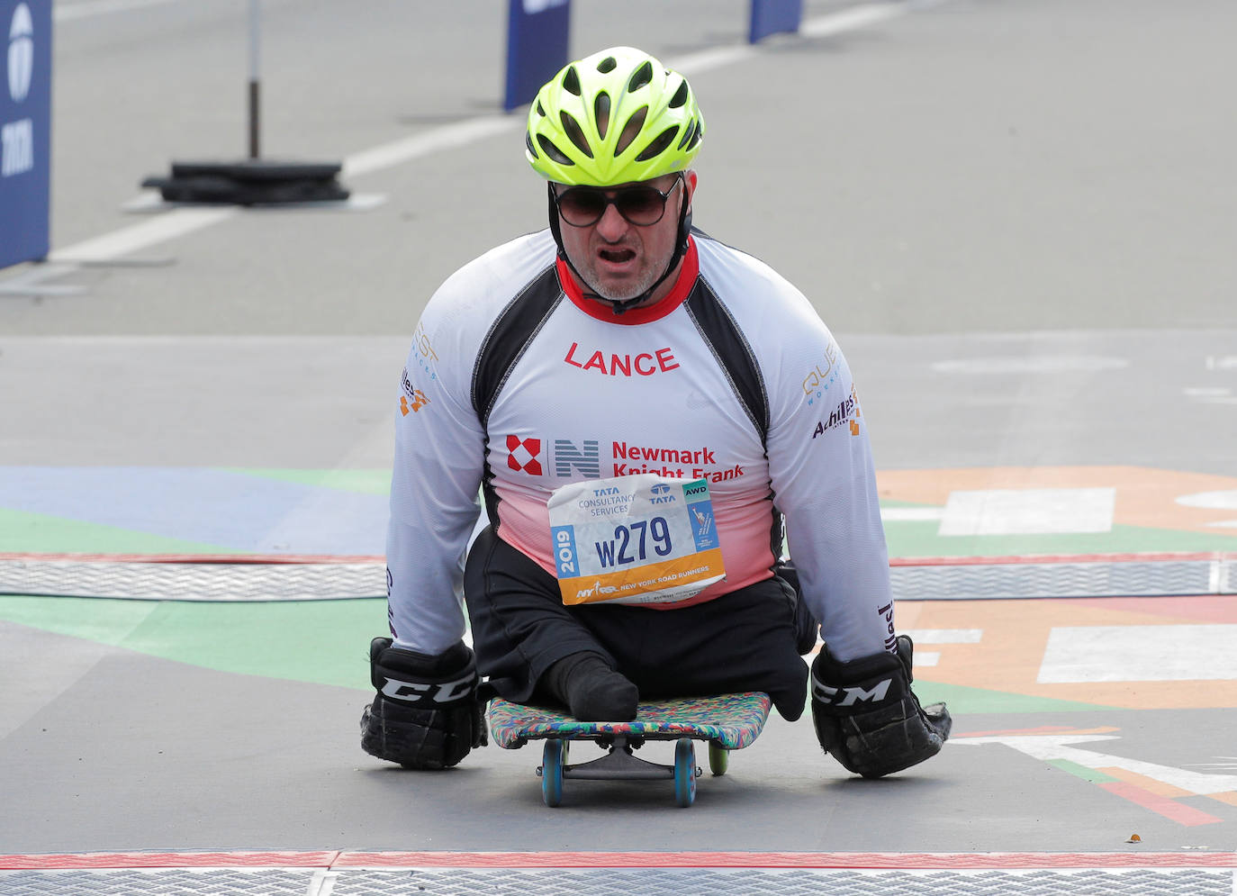 Kenia ha conseguido un doblete este domingo en el maratón de Nueva York con categóricos triunfos de Geoffrey Kamworor en hombres (2h.08.13), así como de Joyciline Jepkosgei (2h.22.38), quien previamente acabó con el reinado de la multiganadora Mary Keitany en la carrera de mujeres. 