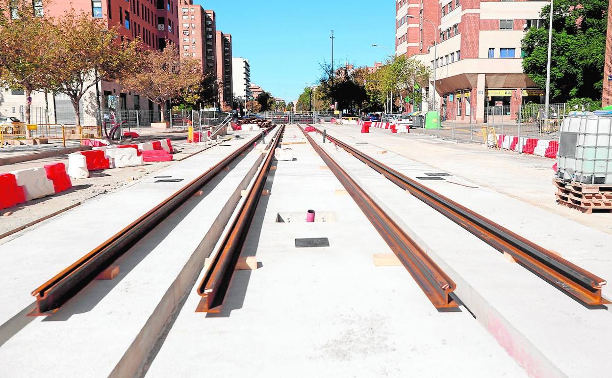 Algunos de los raíles en la avenida Amado Granell.