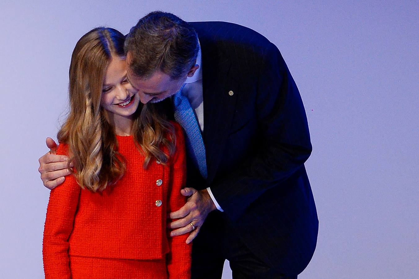 Felipe VI ha tenido palabras para el debut de la princesa Leonor en un acto en Cataluña (habló previamente) para iniciar su intervención bromeando con el hecho de que su hija se lo había dejado difícil.