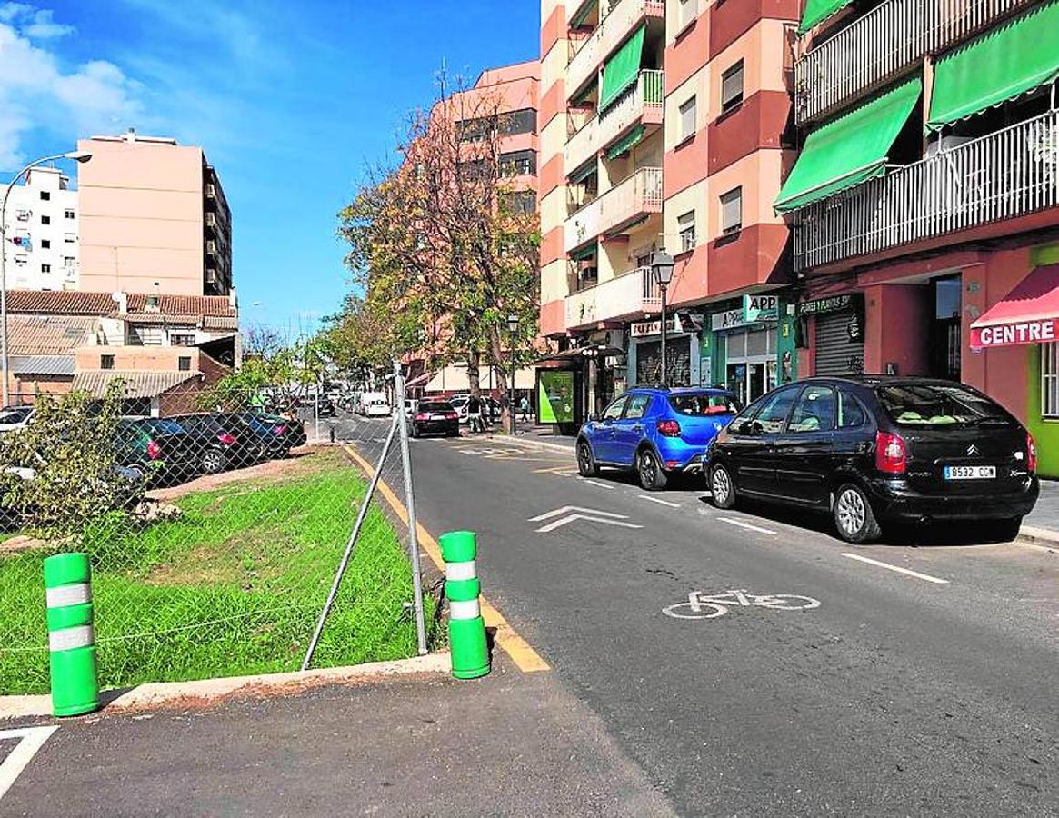 San Isidro. Una calle a medias desde siempre. La calle José Andreu Alabarta sigue sin acabar. Desde 2015 los vecinos de San Isidro reclaman que se termine la obra.