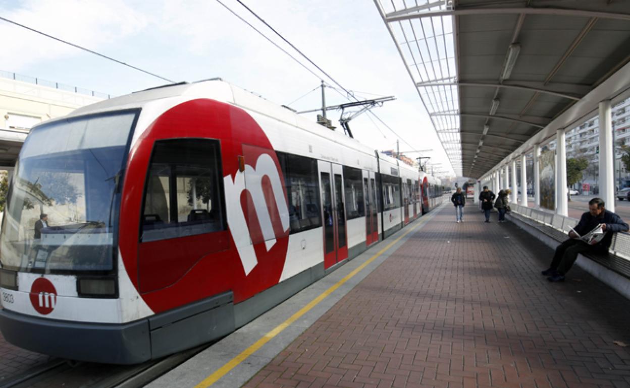 Un tranvía de Metrovalencia, perteneciente a FGV.