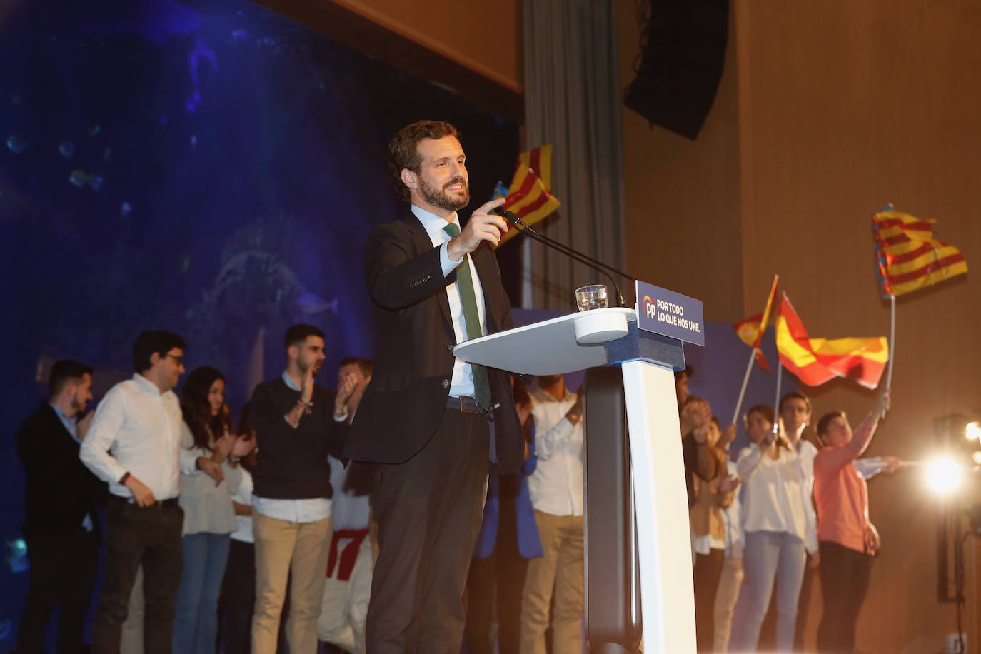 El líder del Partido Popular protagoniza un acto en el Auditorio Mar Rojo del Oceanogràfic de Valencia por las Elecciones Generales del 10N.
