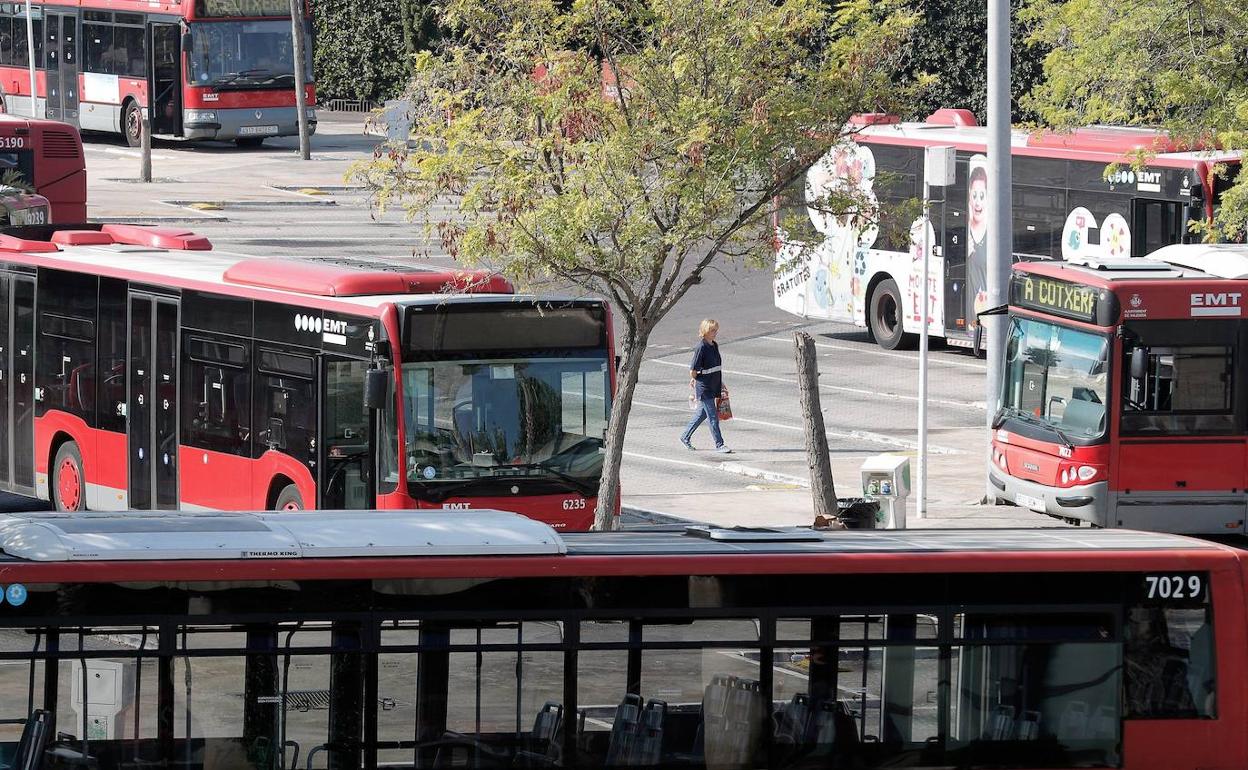 Autobuses de la EMT de Valencia.