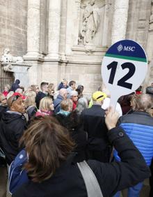 Imagen secundaria 2 - Imágenes de las embarcaciones y de los cruceristas en la ciudad.