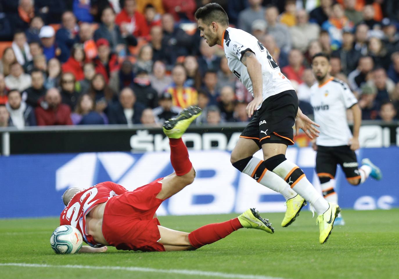 Partido disputado en Mestalla que acabó con victoria valencianista tras los tantos de Wass y Ferran.