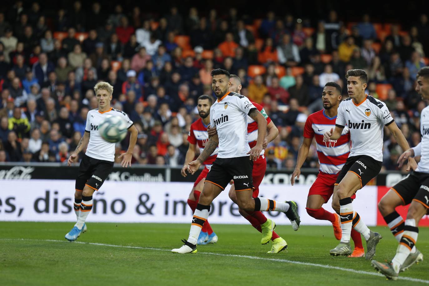 Partido disputado en Mestalla que acabó con victoria valencianista tras los tantos de Wass y Ferran.