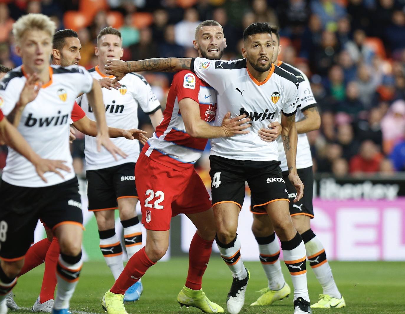 Partido disputado en Mestalla que acabó con victoria valencianista tras los tantos de Wass y Ferran.