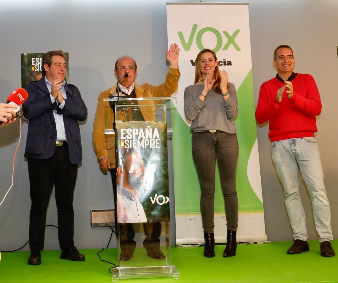 Fotos: Sede de Vox en Valencia en la noche electoral del 10-N