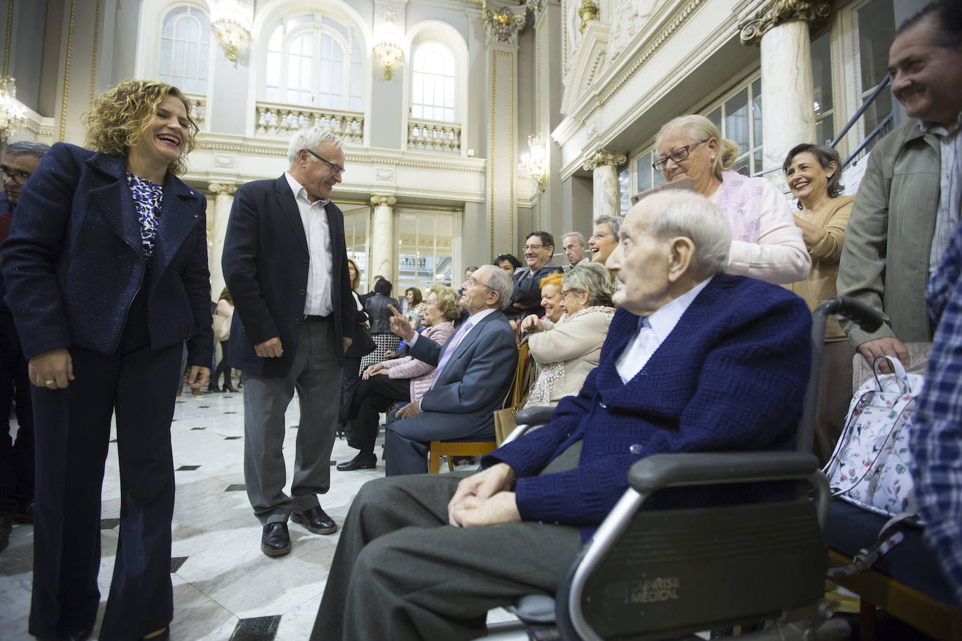 El consistorio rinde homenaje a 26 mujeres y 6 hombres vecinos de barrios como Campanar, Cabanyal, Malilla y Jesús