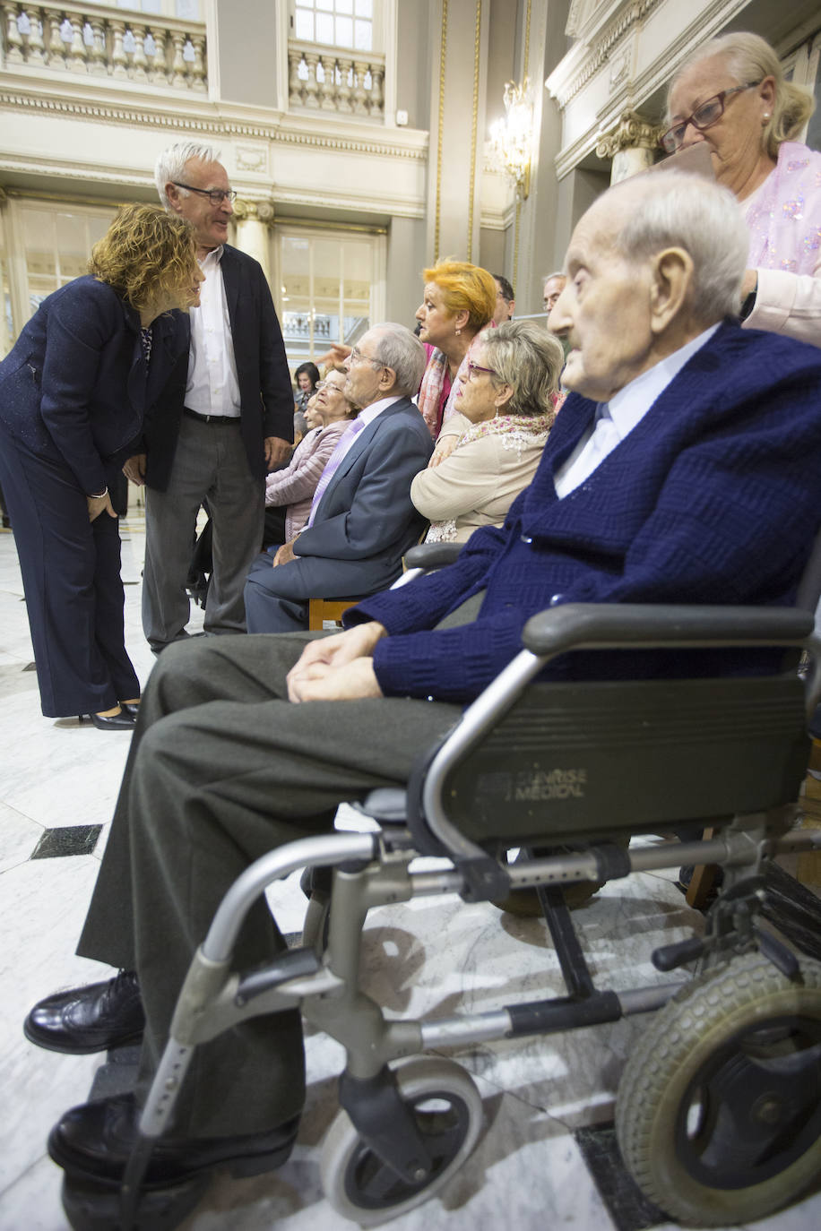 El consistorio rinde homenaje a 26 mujeres y 6 hombres vecinos de barrios como Campanar, Cabanyal, Malilla y Jesús