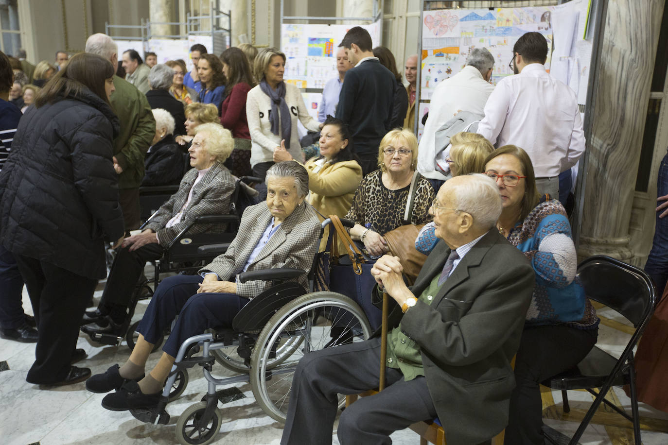 El consistorio rinde homenaje a 26 mujeres y 6 hombres vecinos de barrios como Campanar, Cabanyal, Malilla y Jesús