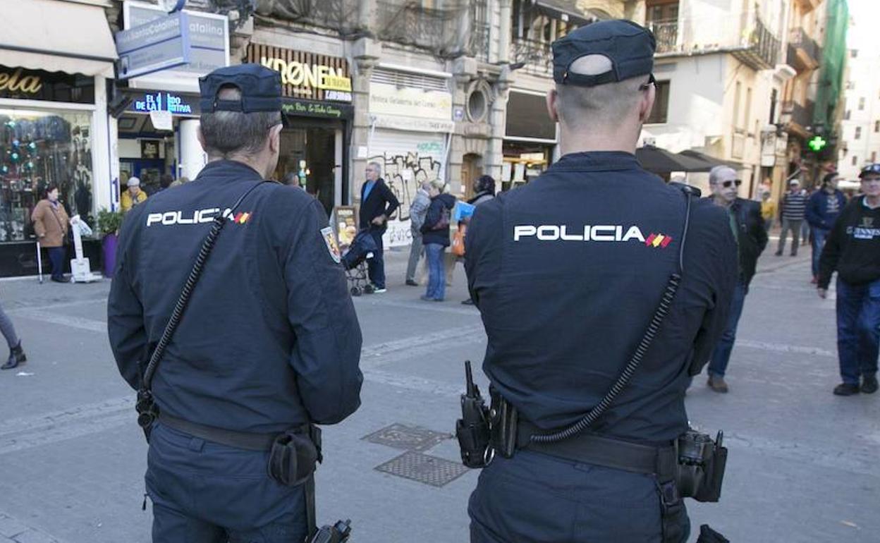 Agentes de la Policía Nacional. 